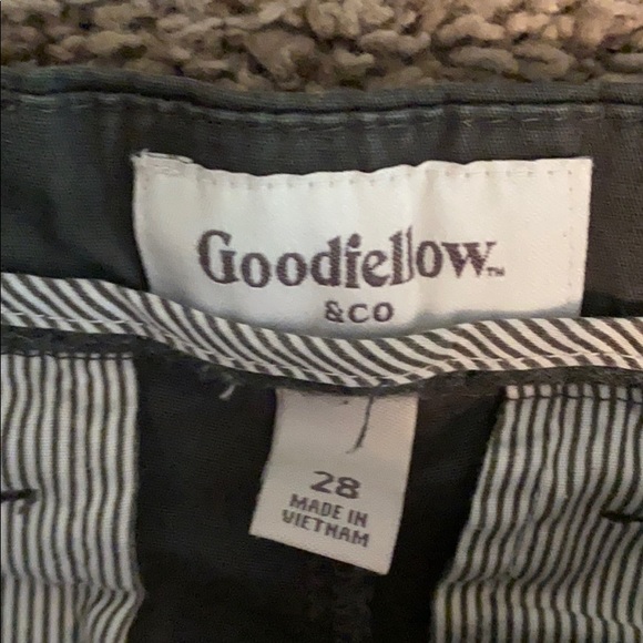 Men 28 Gray Shorts - Picture 2 of 4